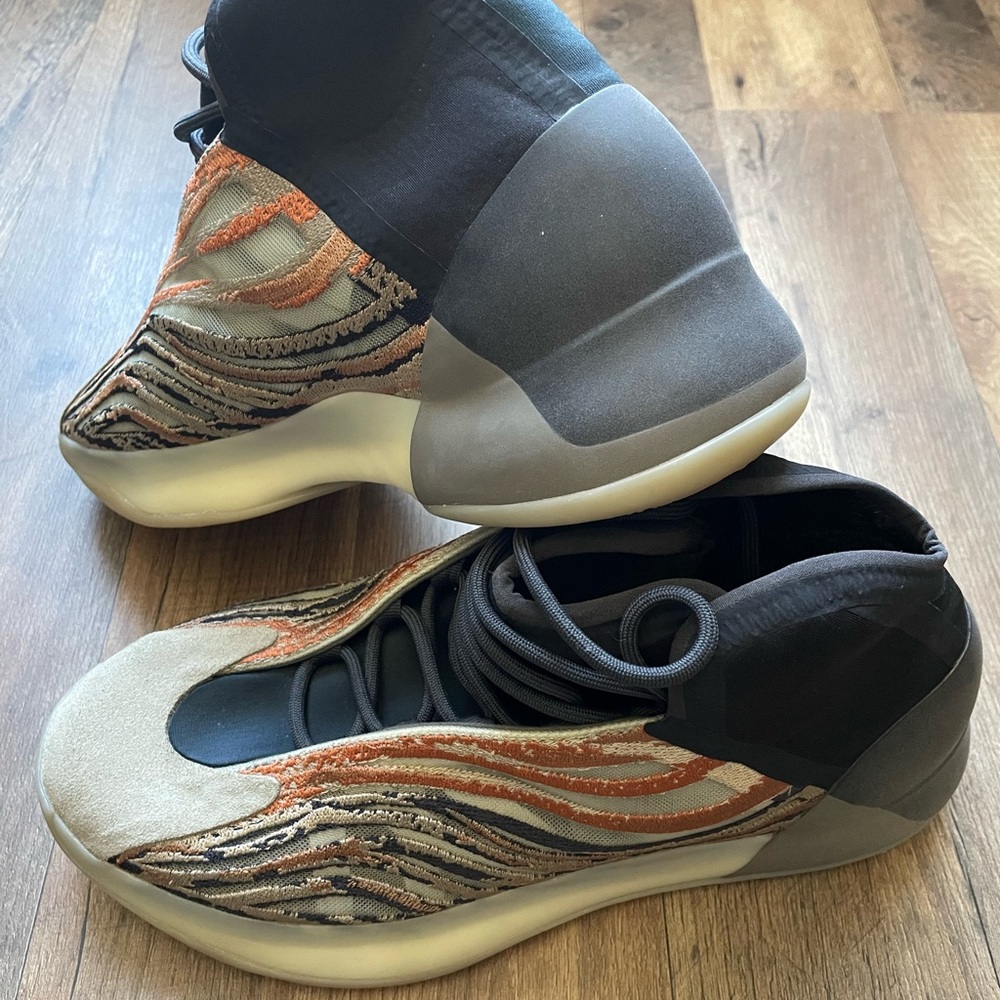 NEW AUTHENTIC ADIDAS YEEZY QNTM MENS 13 SHOE FLASHORANGE GW5314